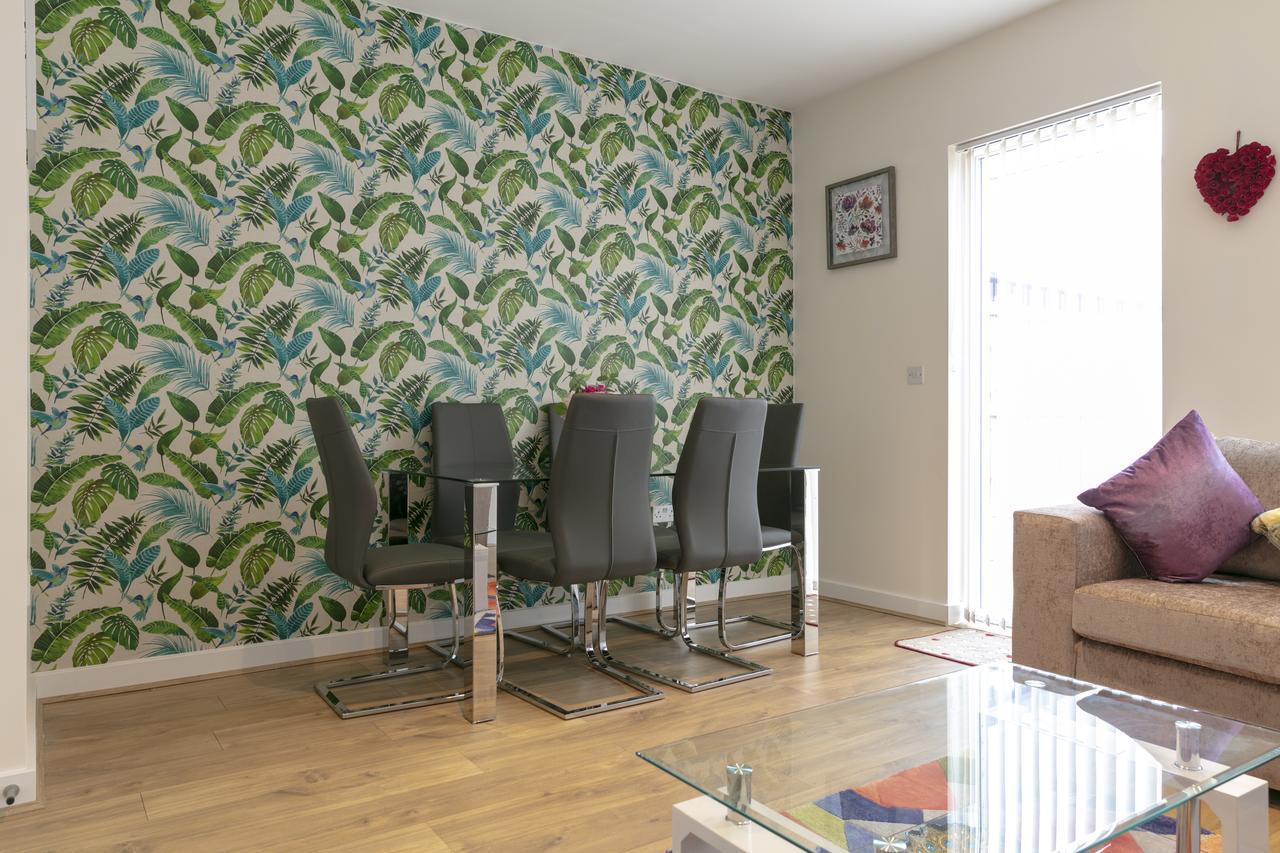 Modern & Exquisite Trumpington Townhouse With Parking & 5 Mins To Papworth Hospital Apartemen *