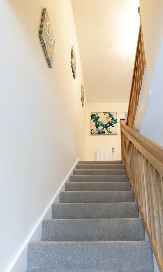 Modern & Exquisite Trumpington Townhouse With Parking & 5 Mins To Papworth Hospital Apartemen
